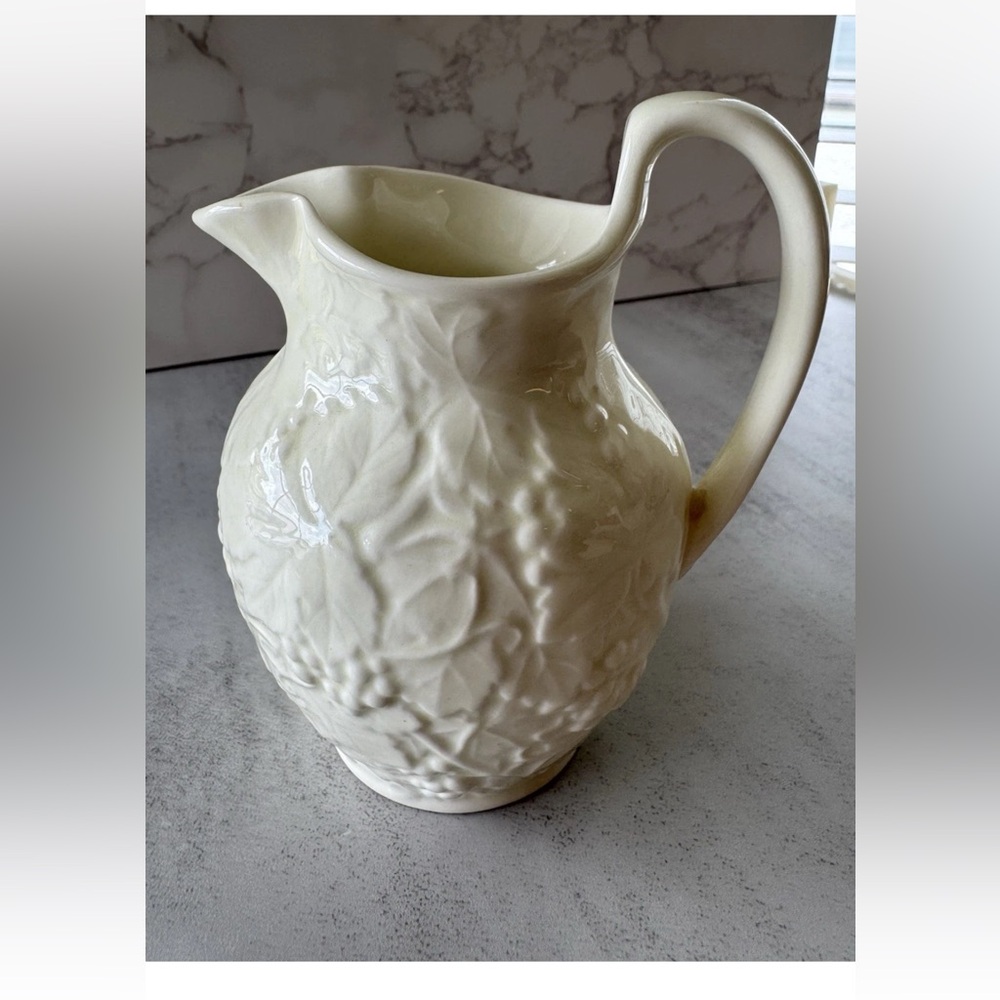 Wedgewood Of Etruria & Barlaston Creamer Pitcher Jug Grape Leaf Pattern.